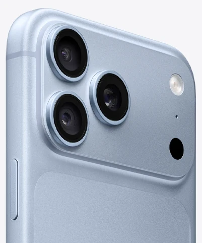 Nahaufnahme des Kamerasystems am iPhone 18 Pro in Hellblau